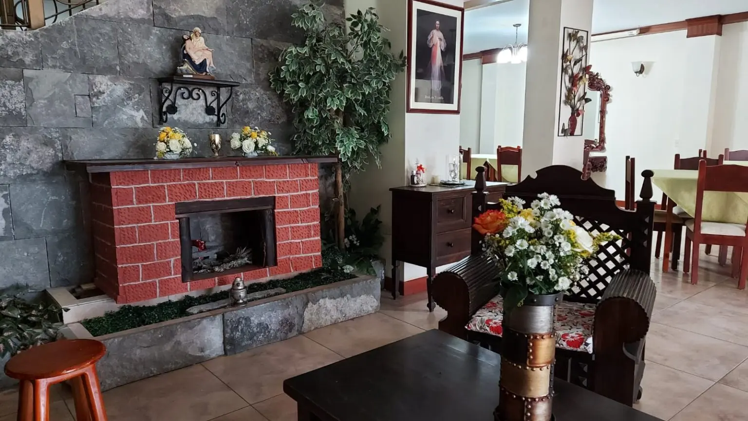 Fachada Histórica del Hotel El Cardenal